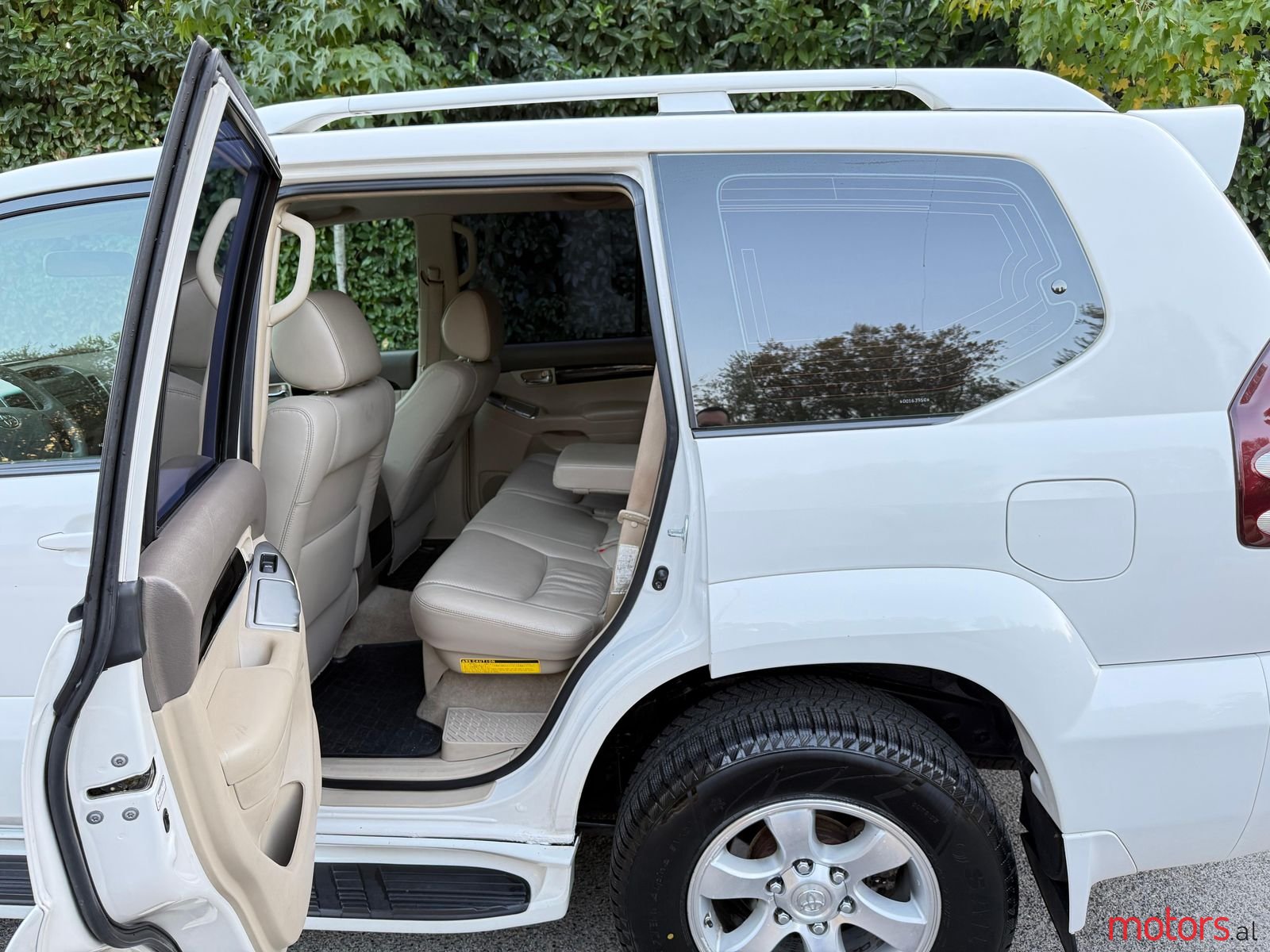 2008' Toyota Land Crusier photo #2