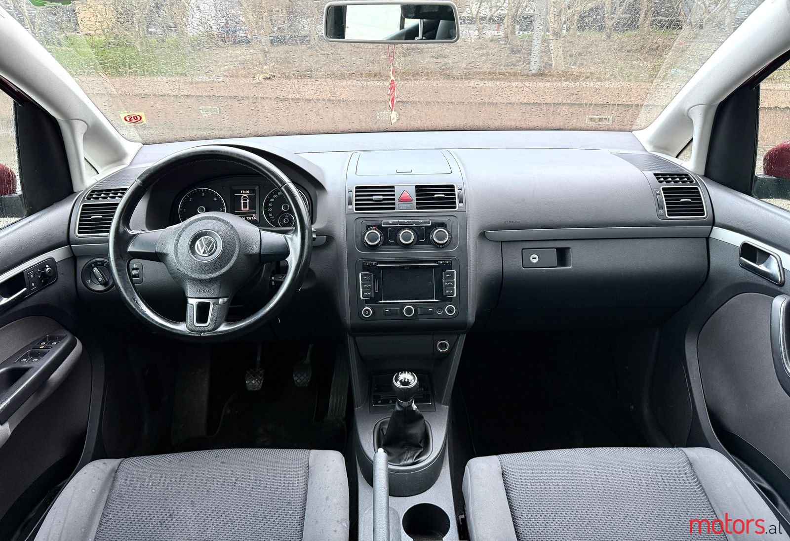 2012' Volkswagen Touran photo #2