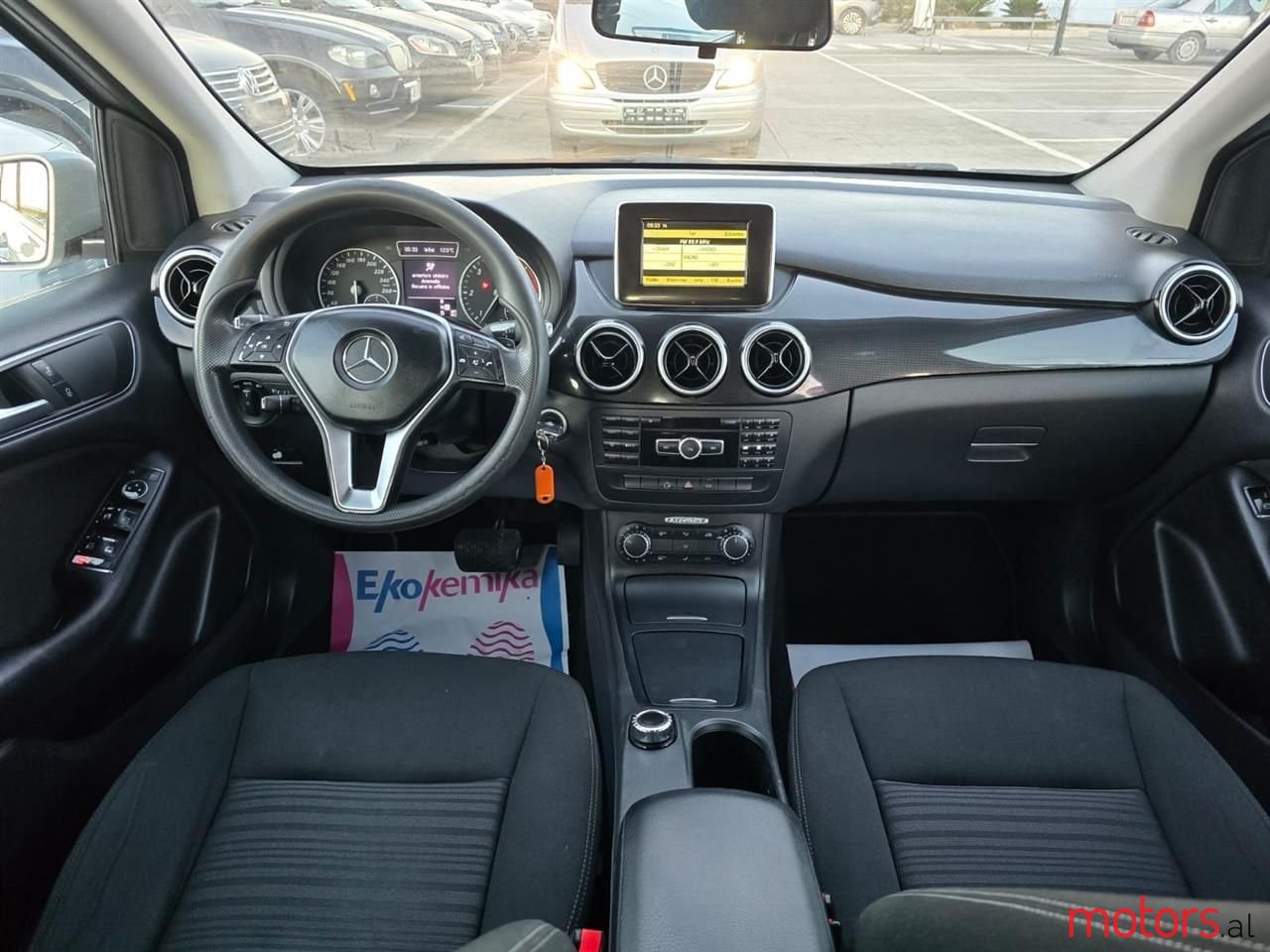 2012' Mercedes-Benz B 180 photo #5