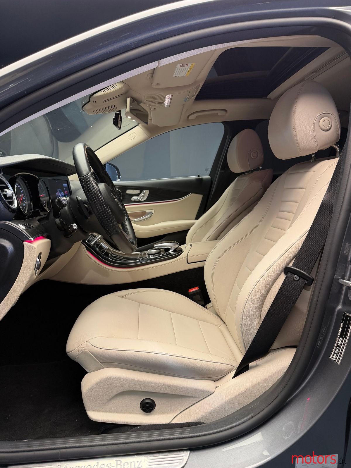 2017' Mercedes-Benz E 220 photo #2
