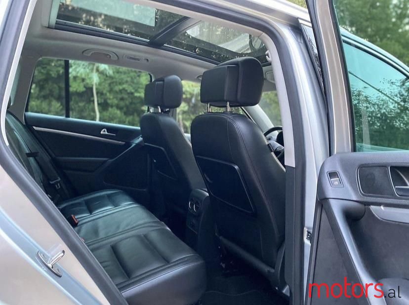 2012' Volkswagen Tiguan photo #5