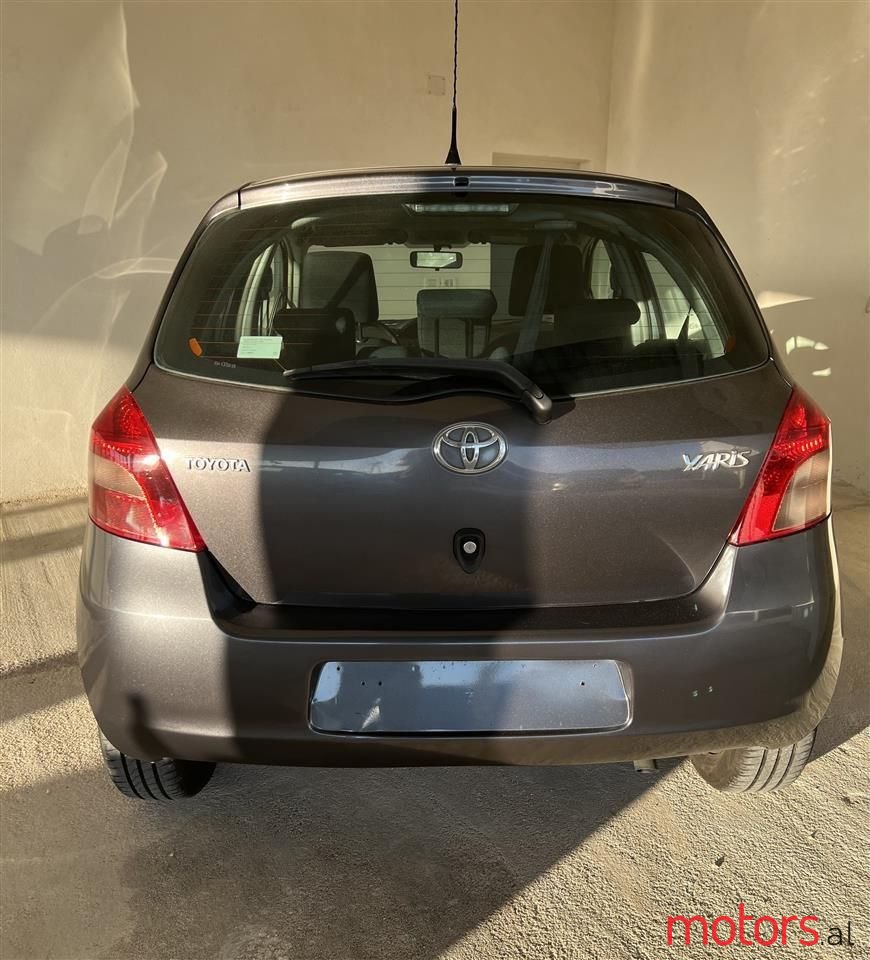 2008' Toyota Yaris photo #5