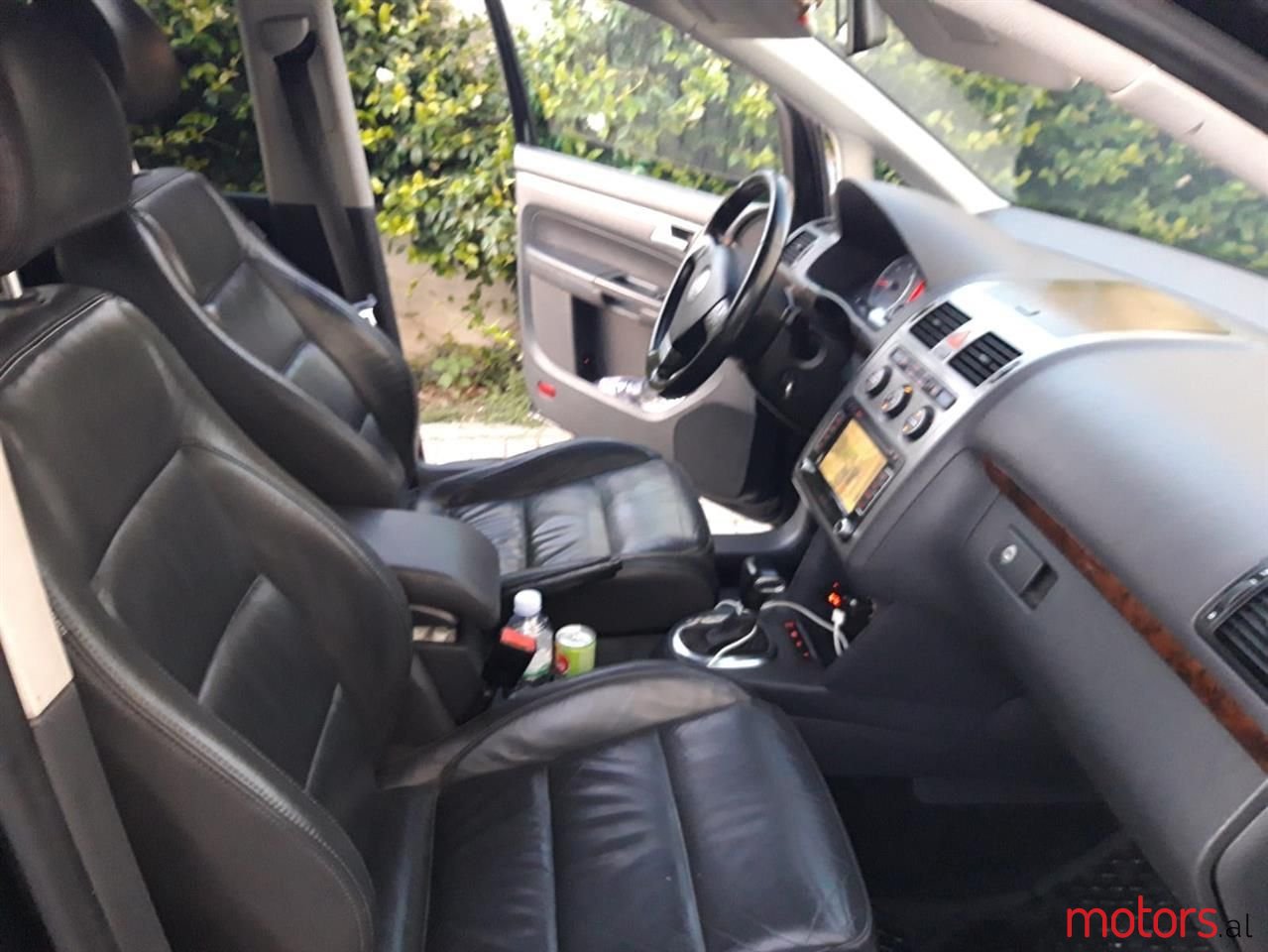 2009' Volkswagen Touran photo #4