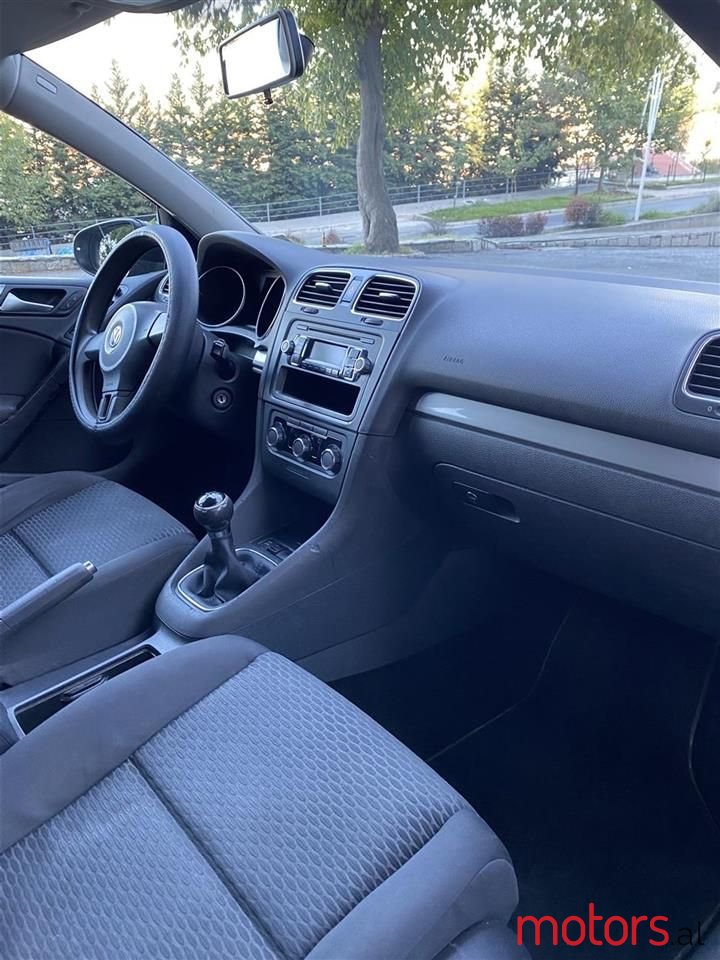 2008' Volkswagen Golf photo #3