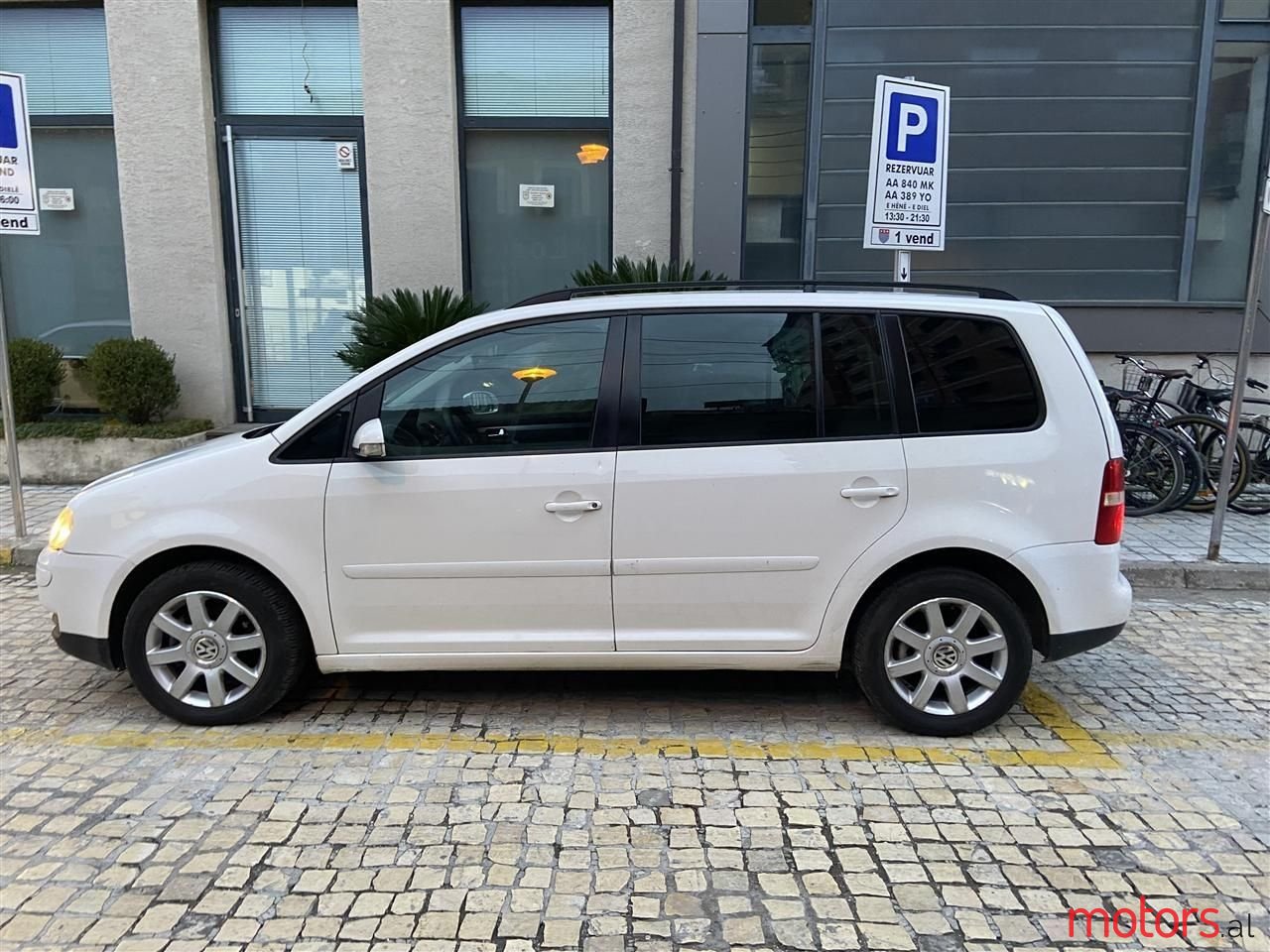 2005' Volkswagen Touran photo #2