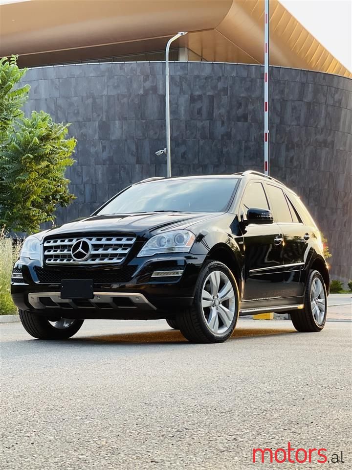 2011' Mercedes-Benz 350 photo #1