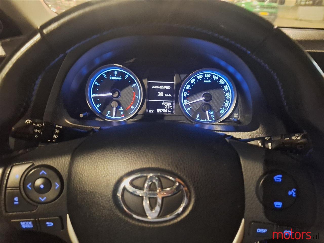 2013' Toyota Auris photo #2