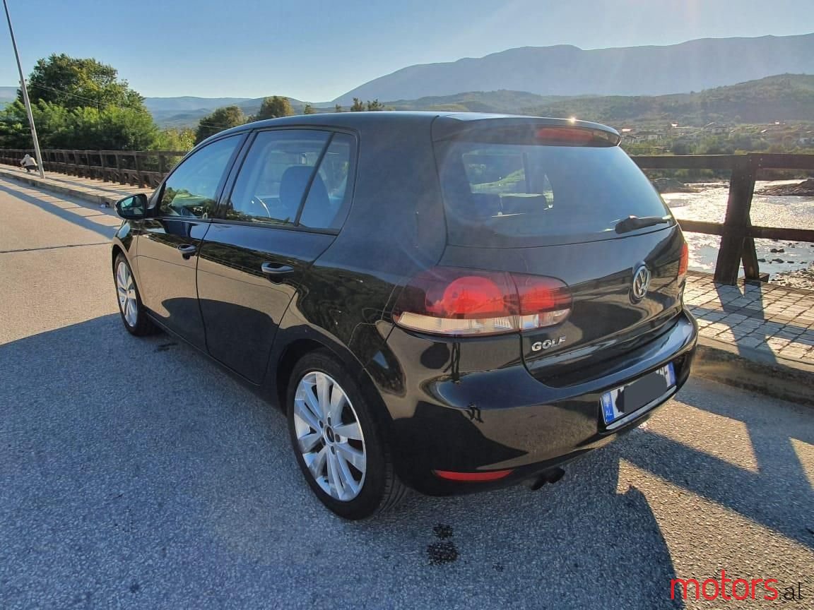 2009' Volkswagen Golf photo #1