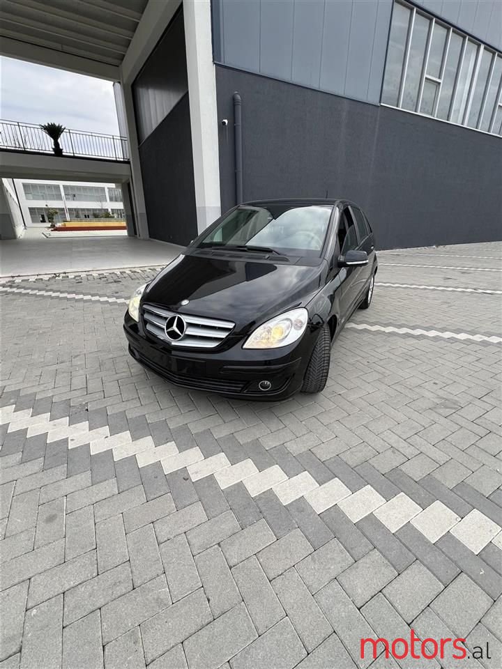 2010' Mercedes-Benz B 180 photo #1