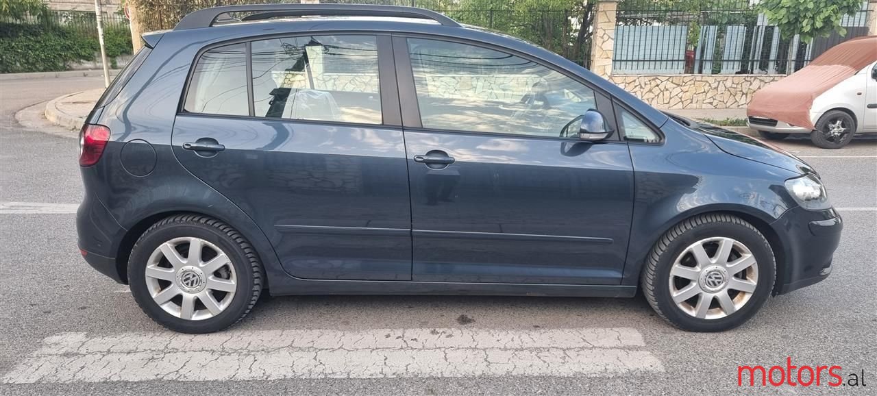 2008' Volkswagen Golf Plus photo #2