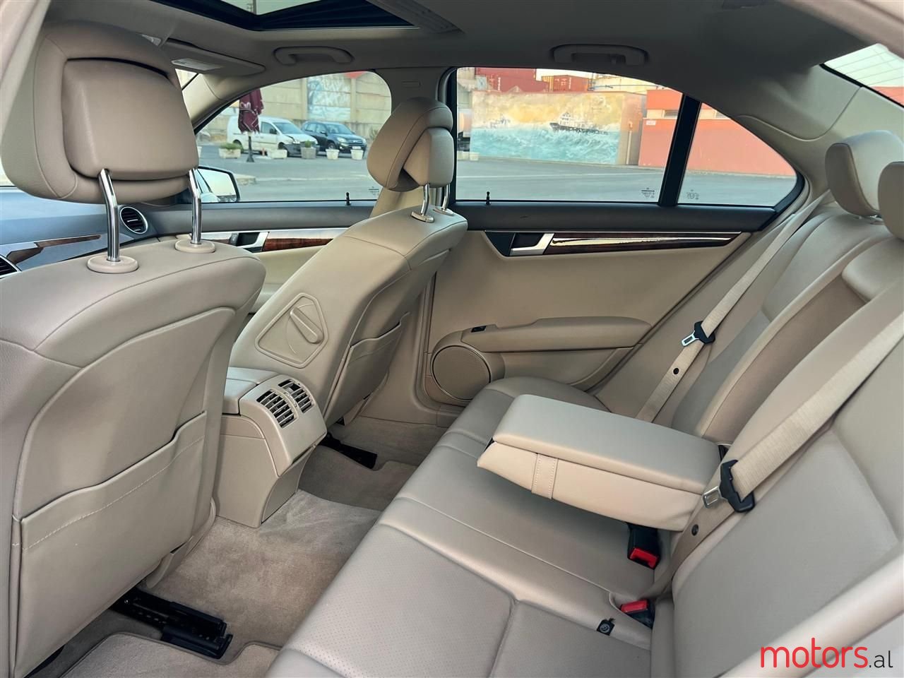 2012' Mercedes-Benz C 300 photo #5