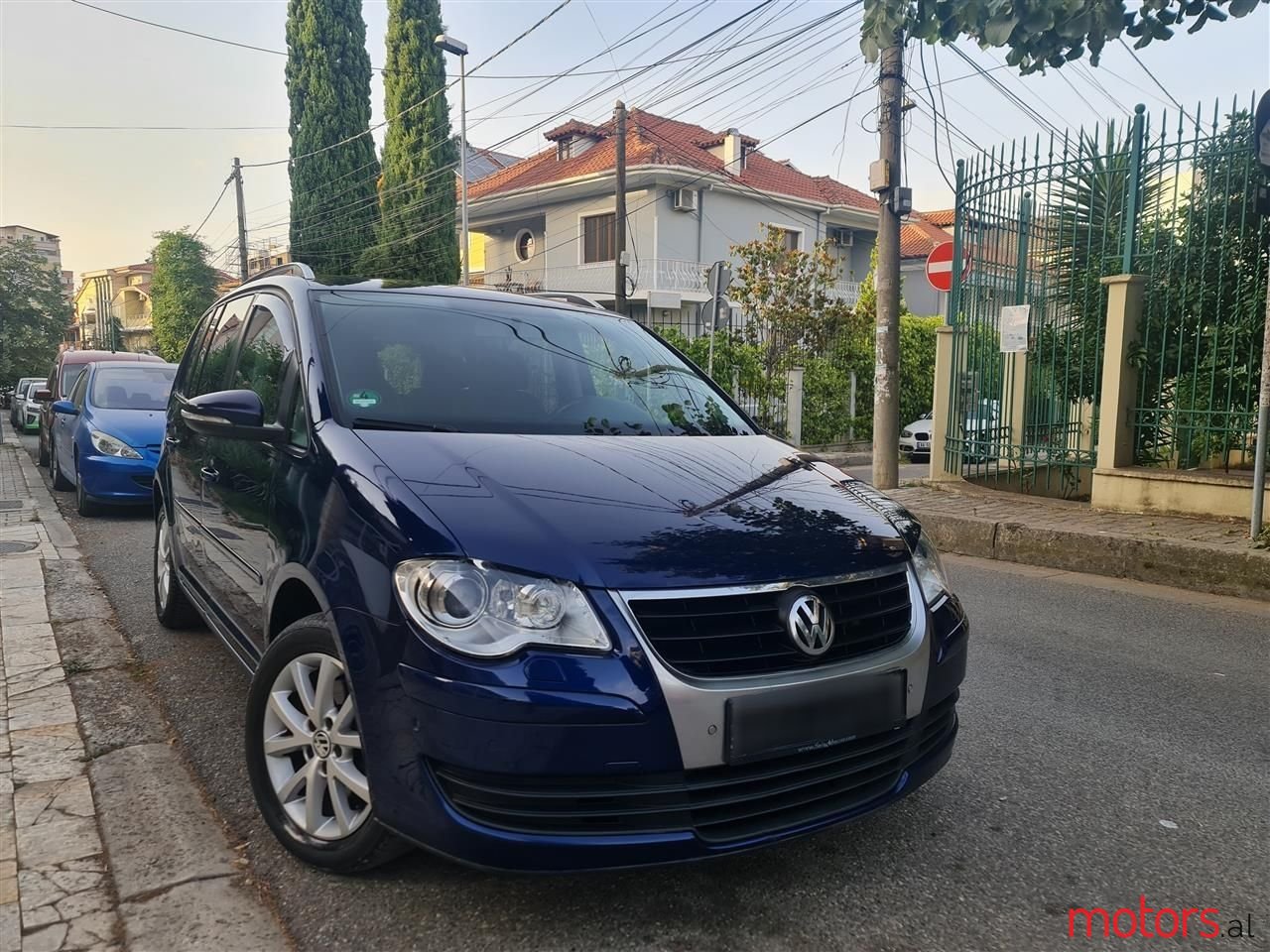 2009' Volkswagen Touran photo #6