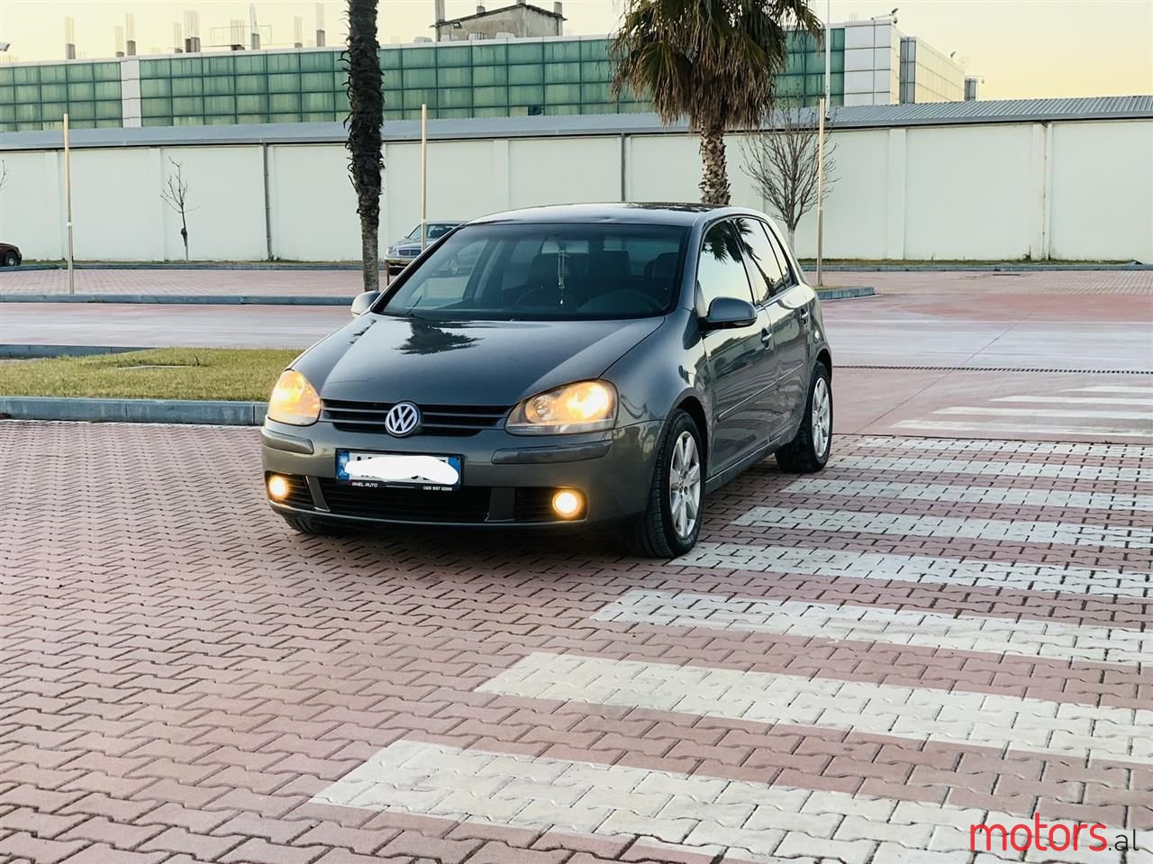 2005' Volkswagen Golf photo #1