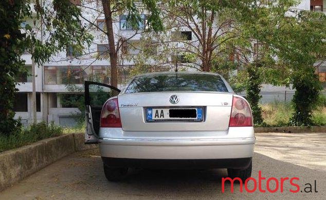 2002' Volkswagen Passat photo #2