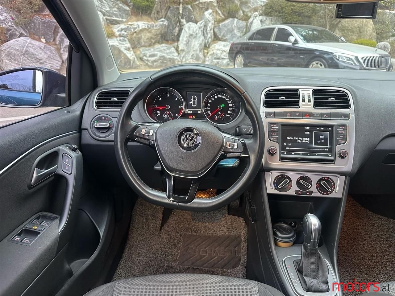 2015' Volkswagen Polo photo #5