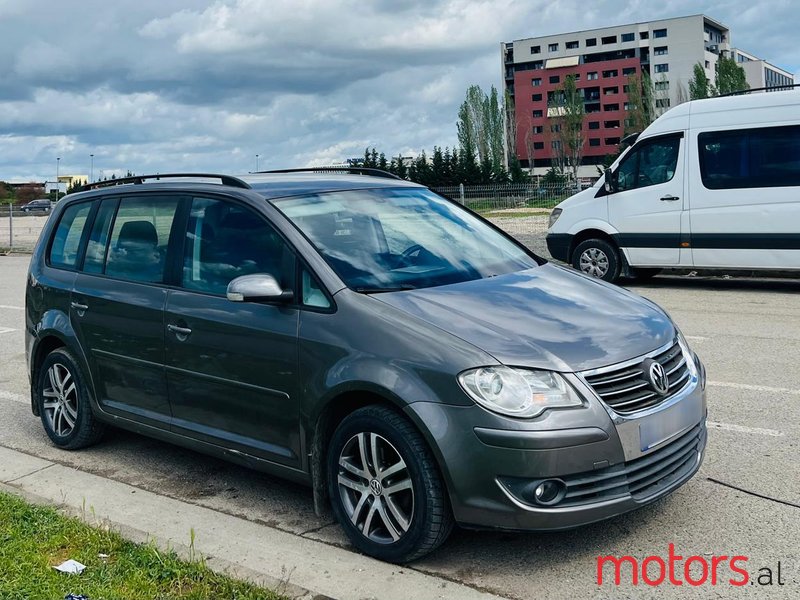 2007' Volkswagen Touran photo #4