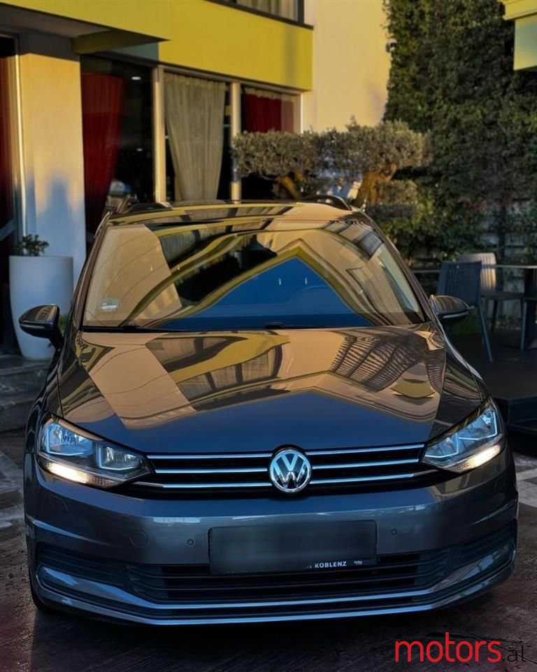 2019' Volkswagen Touran photo #3