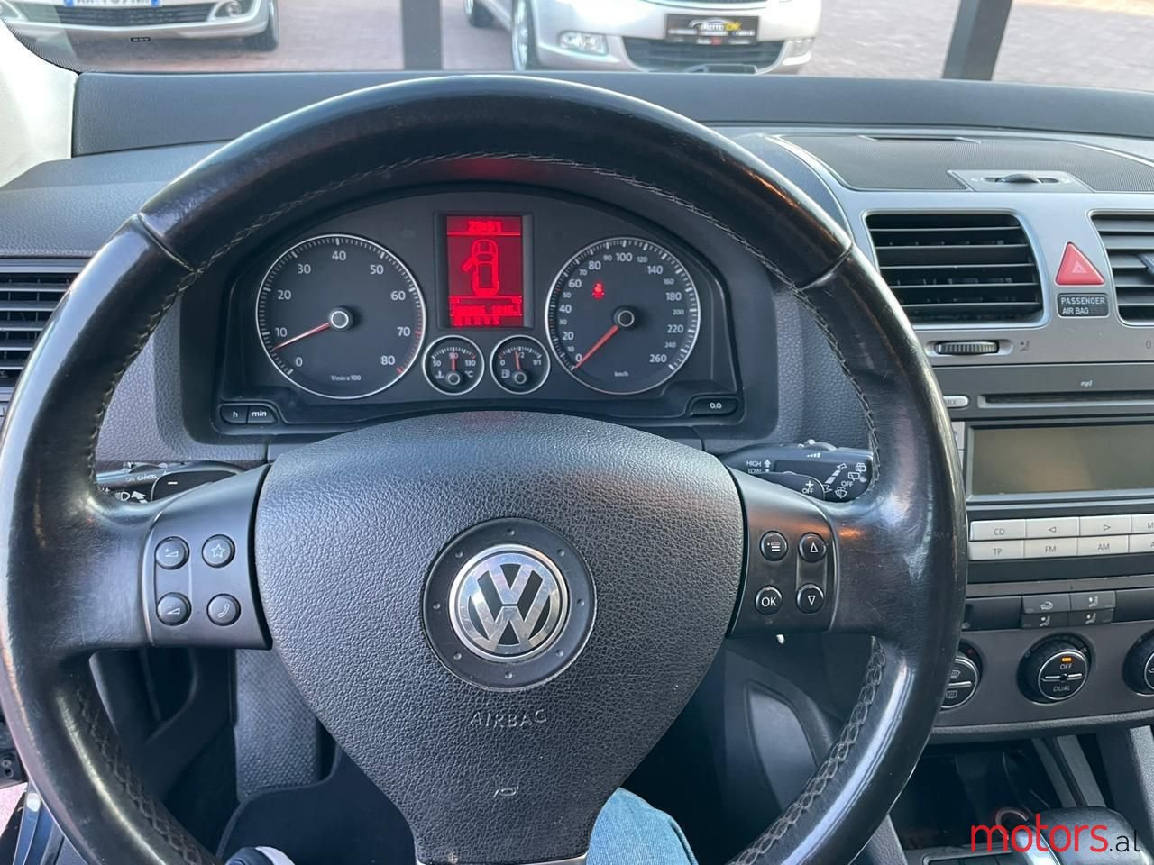 2008' Volkswagen Golf photo #3