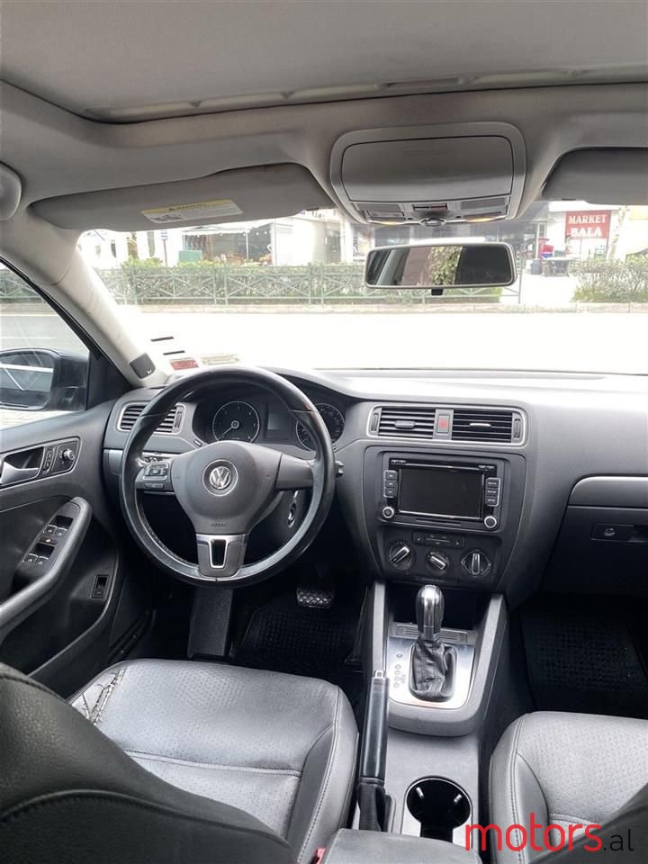 2014' Volkswagen Jetta photo #3