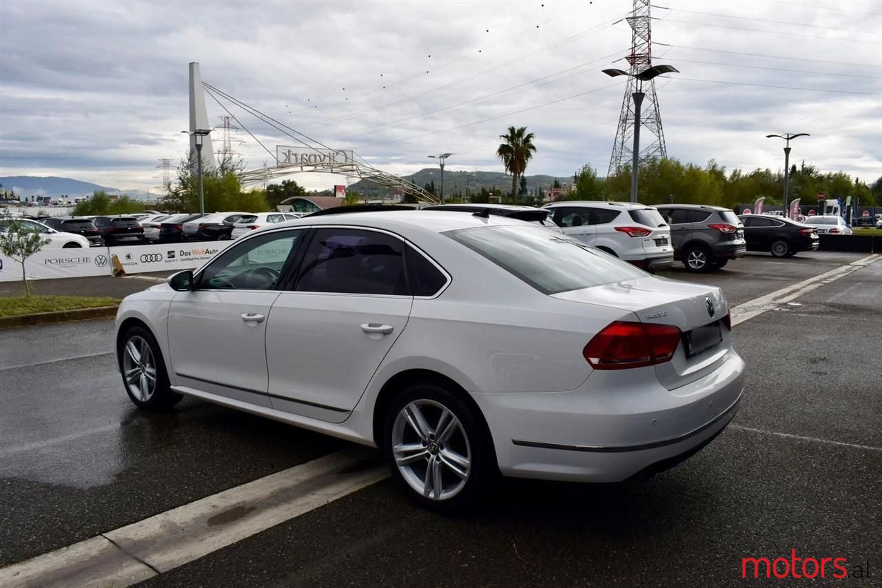 2013' Volkswagen Passat photo #1