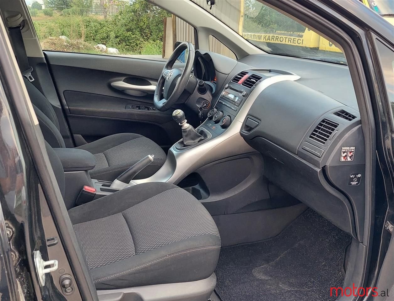 2010' Toyota Auris photo #5
