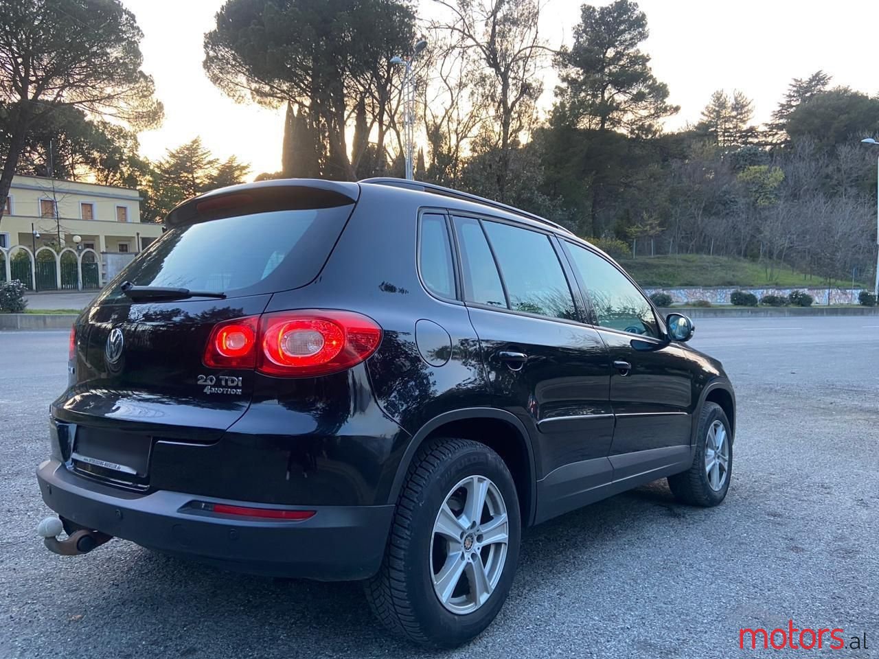 2011' Volkswagen Tiguan photo #3