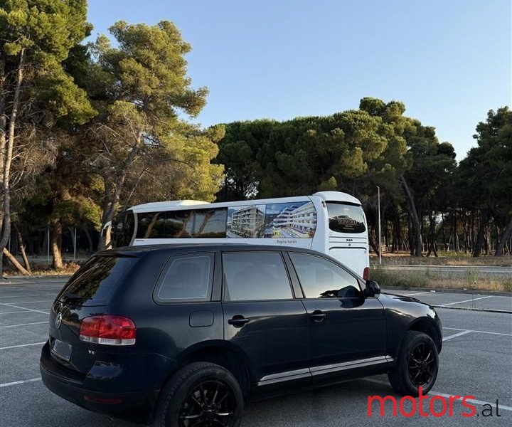 2005' Volkswagen Touareg photo #5