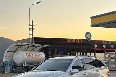 2007' Mercedes-Benz C 220