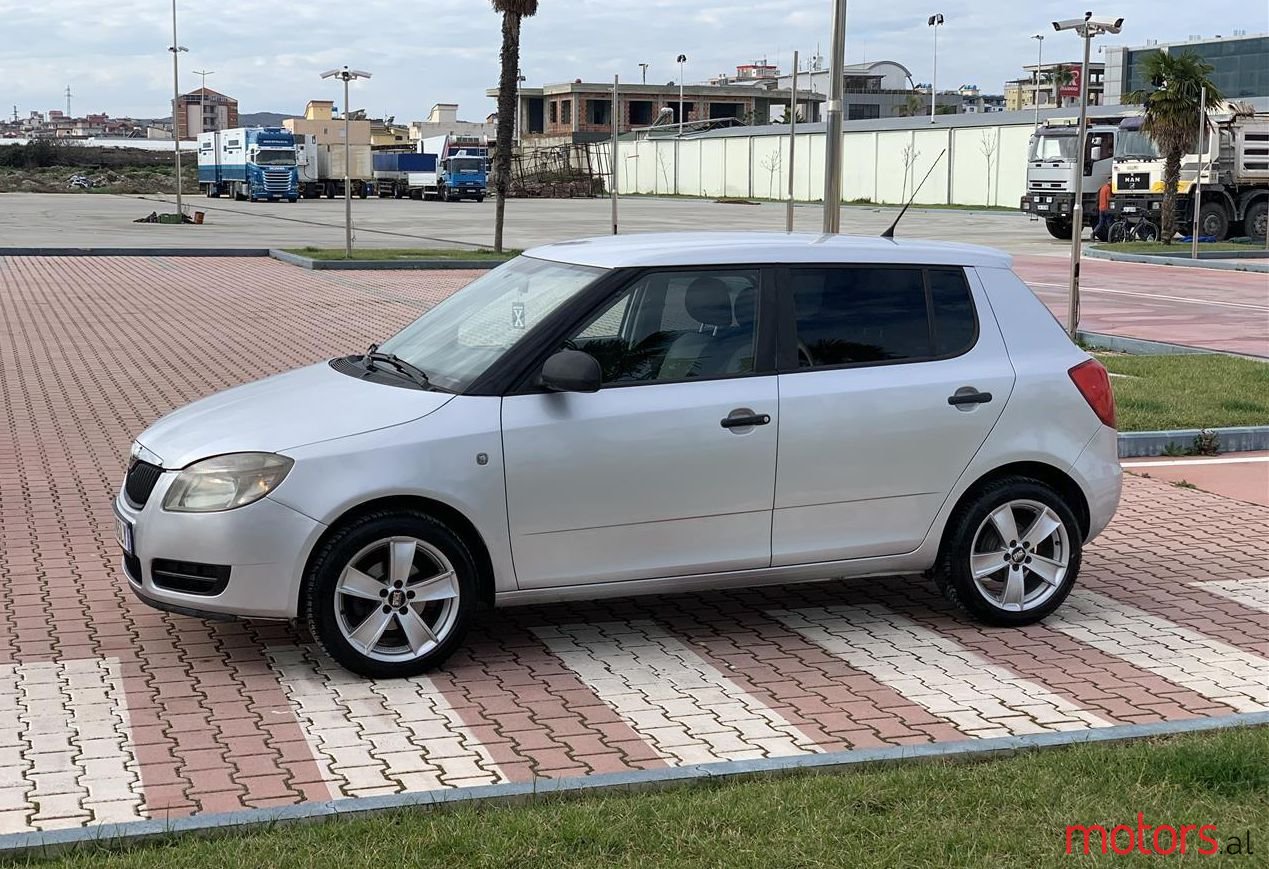 2008' Skoda Fabia photo #1