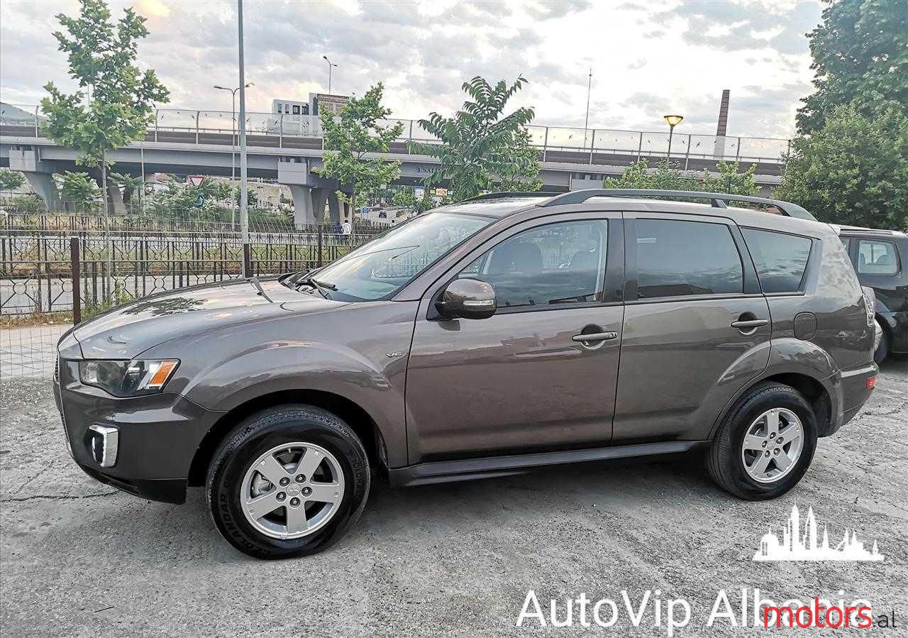 2013' Mitsubishi Outlander photo #3