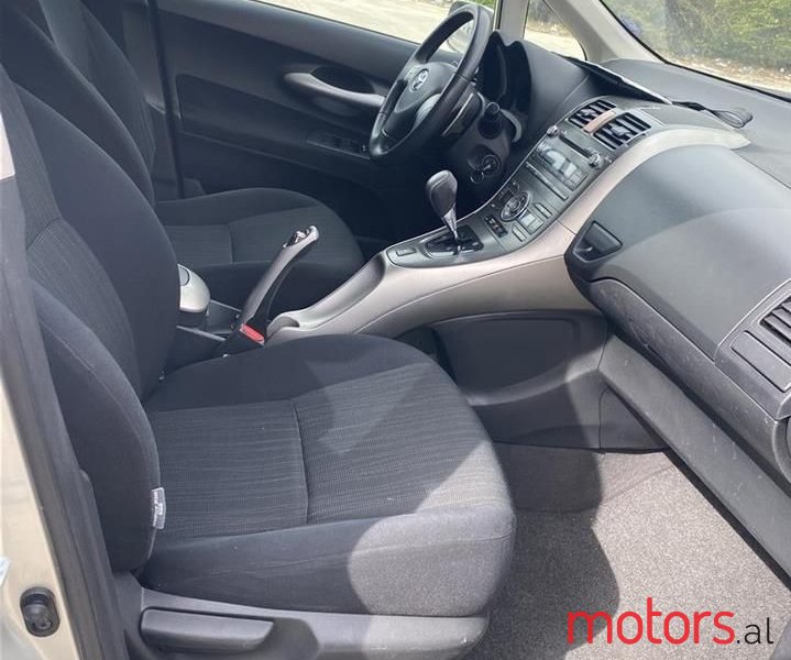 2008' Toyota Auris photo #6