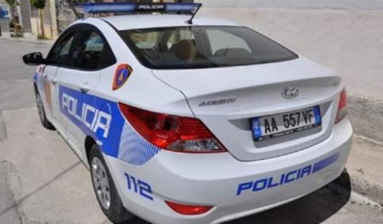 Aksidenti tek mbikalimi i Paskuqanit, makina përplas dy këmbësoret! Humb jetën njëra prej tyre, ja si është gjendja e të plagosurës