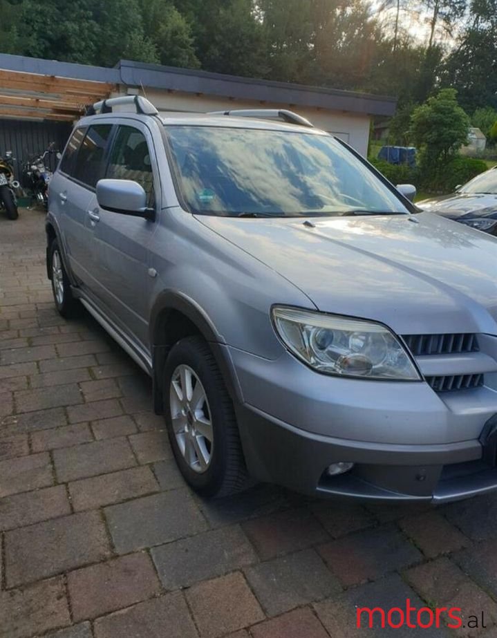 2005' Mitsubishi Outlander photo #1