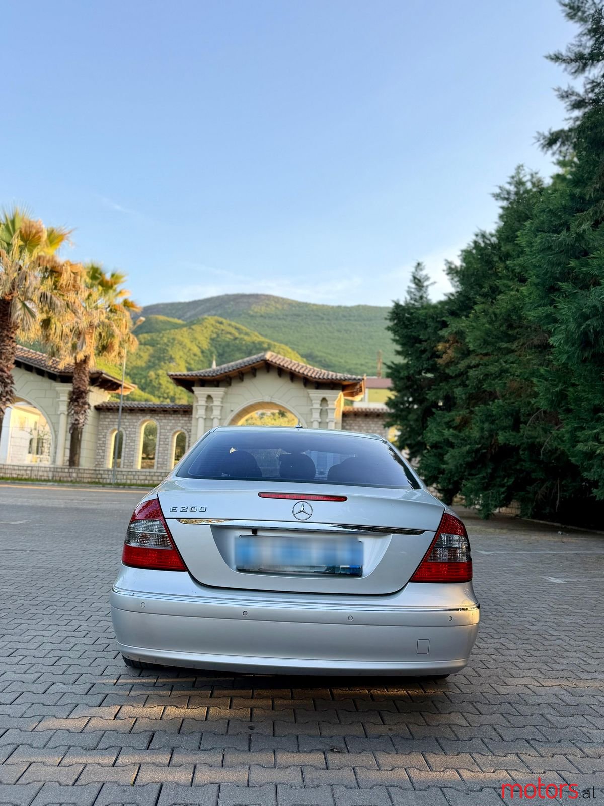 2008' Mercedes-Benz E 200 photo #5