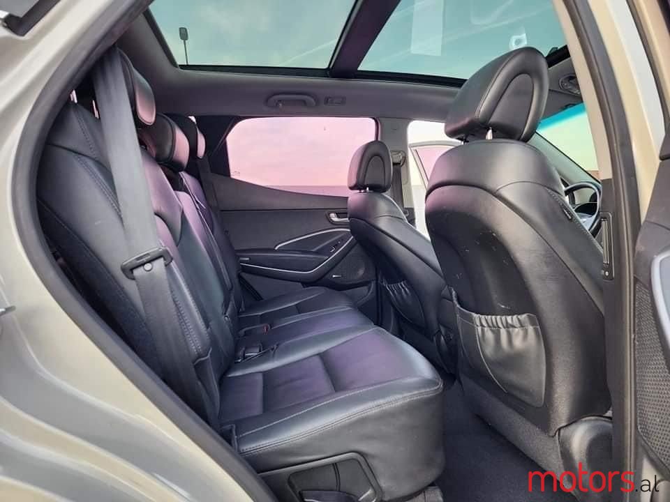 2012' Hyundai Santa Fe photo #6