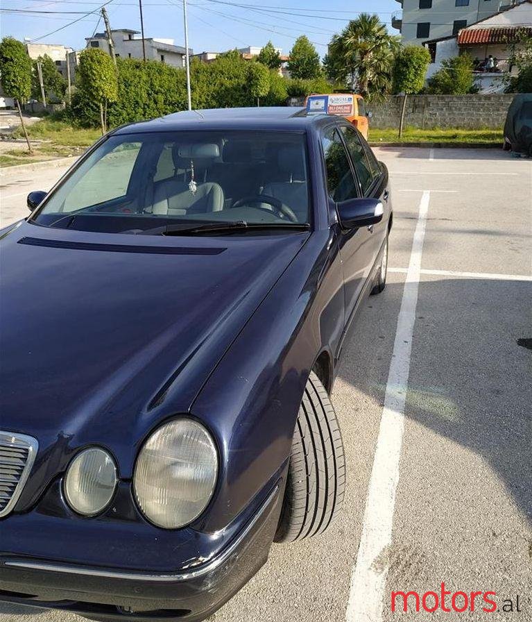 2001' Mercedes-Benz E 200 photo #1