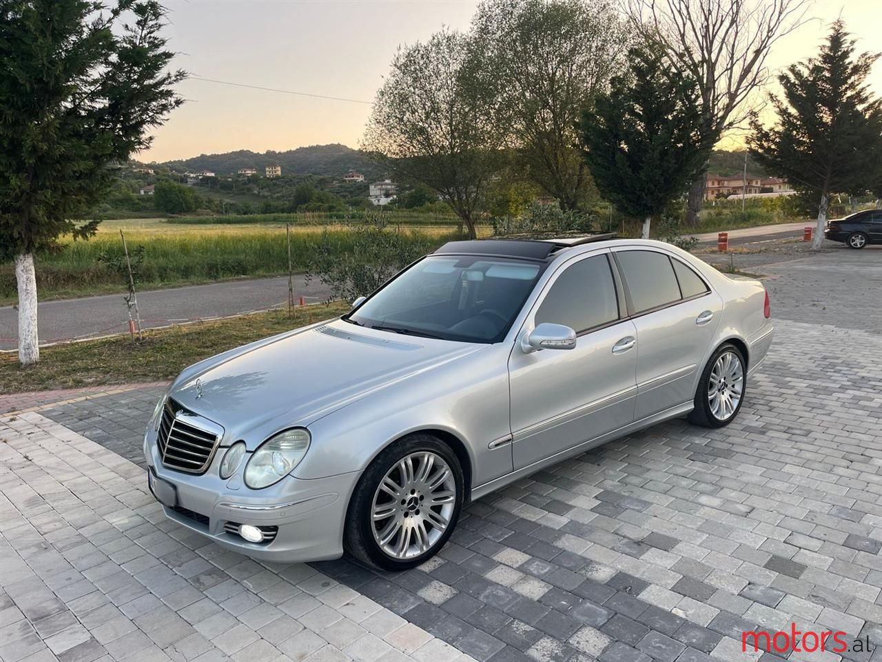 2008' Mercedes-Benz 320 photo #1