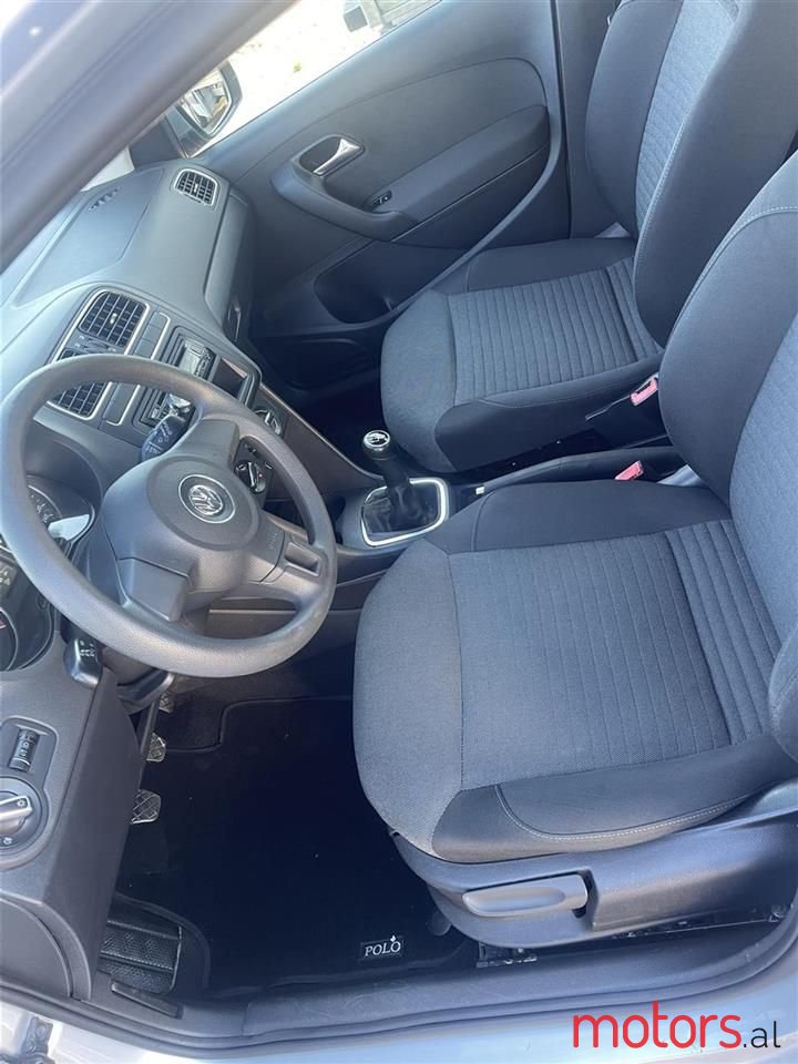 2011' Volkswagen Polo photo #3