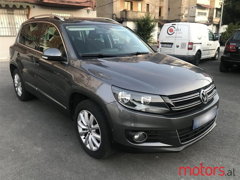 2012' Volkswagen Tiguan photo #1