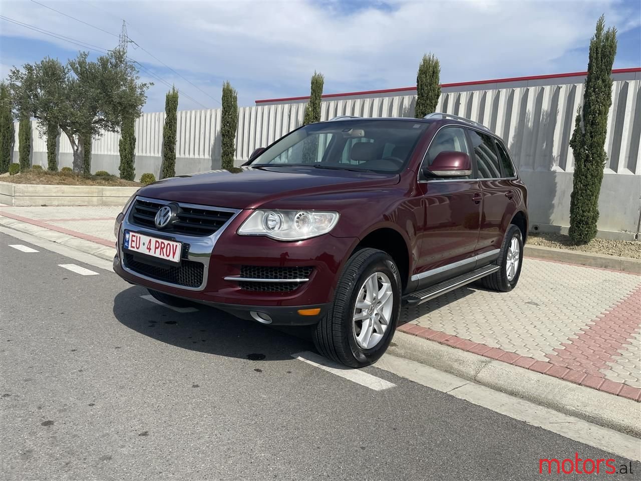 2009' Volkswagen Touareg photo #1