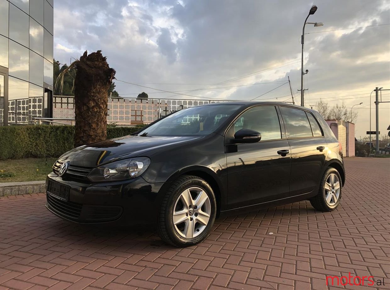 2009' Volkswagen Golf photo #1