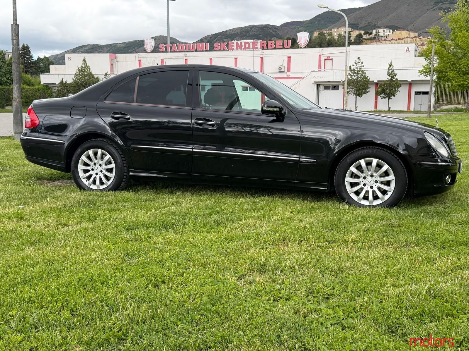 2007' Mercedes-Benz E 280 photo #3