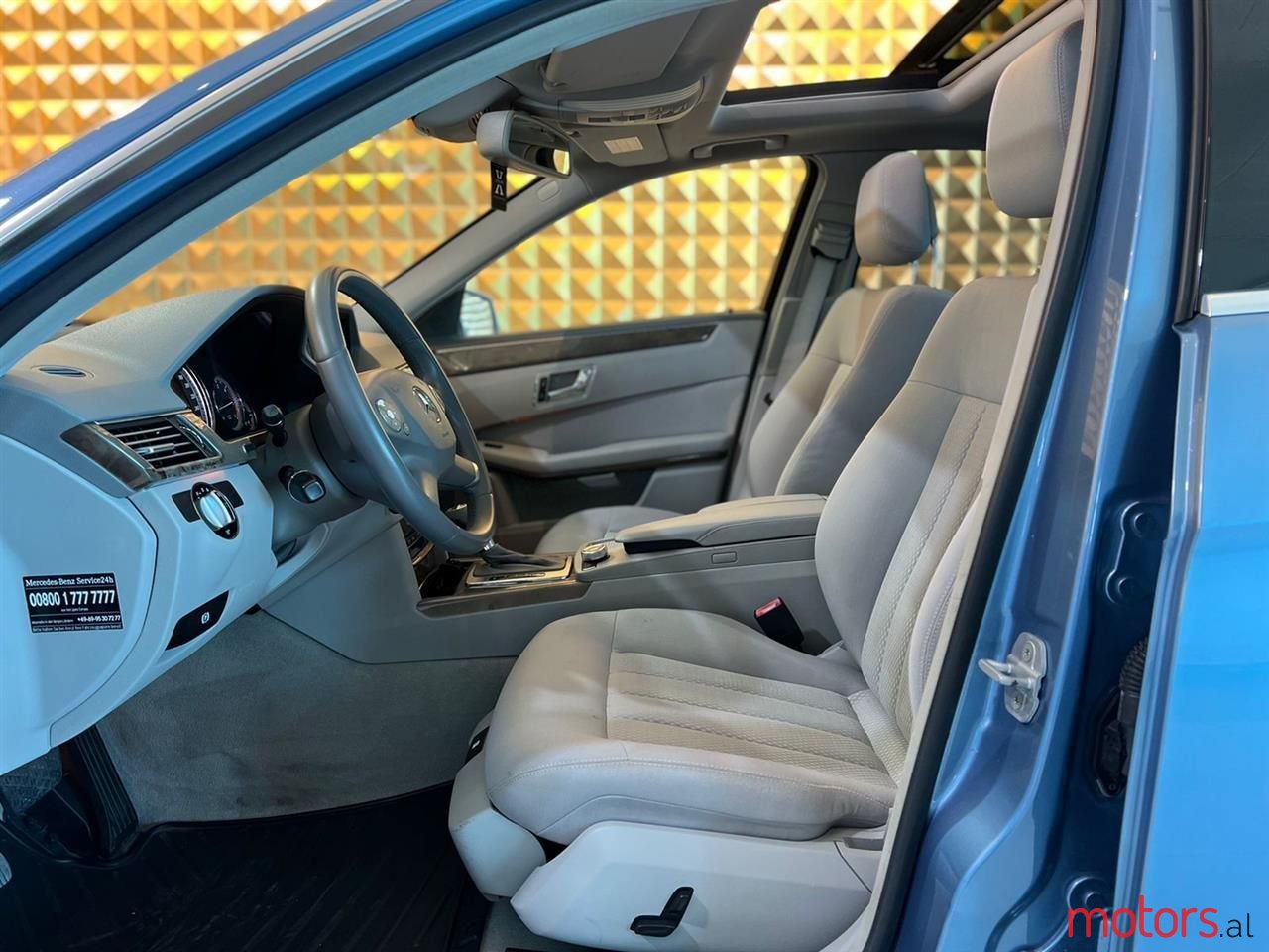 2009' Mercedes-Benz E 220 photo #2