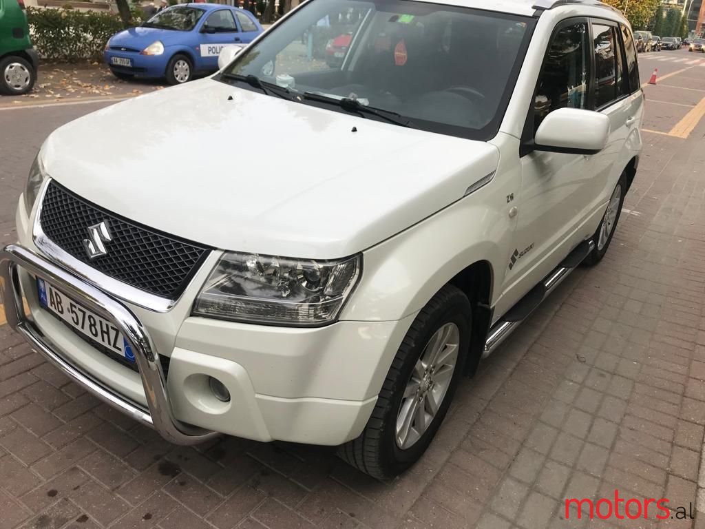 2009' Suzuki Grand Vitara photo #3