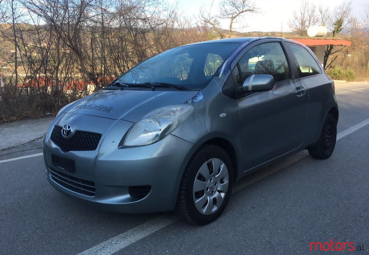 2009' Toyota Yaris photo #1