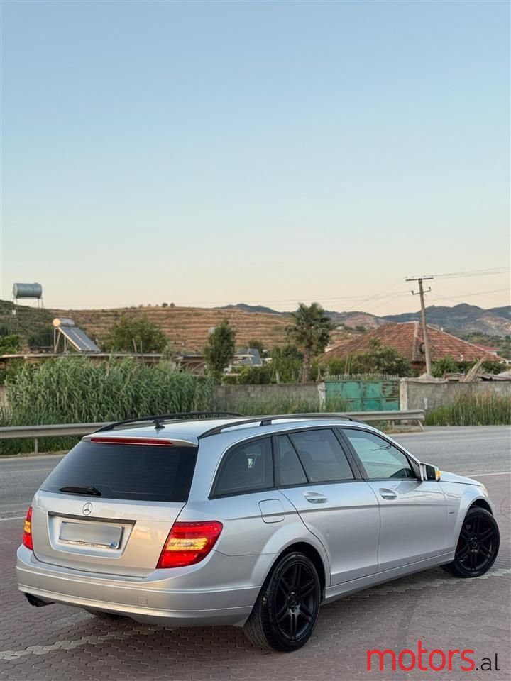 2011' Mercedes-Benz C 220 photo #2