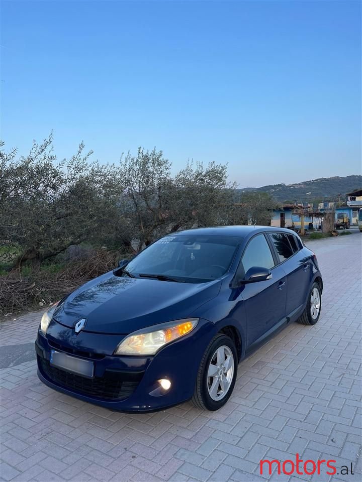 2010' Renault Megane photo #1