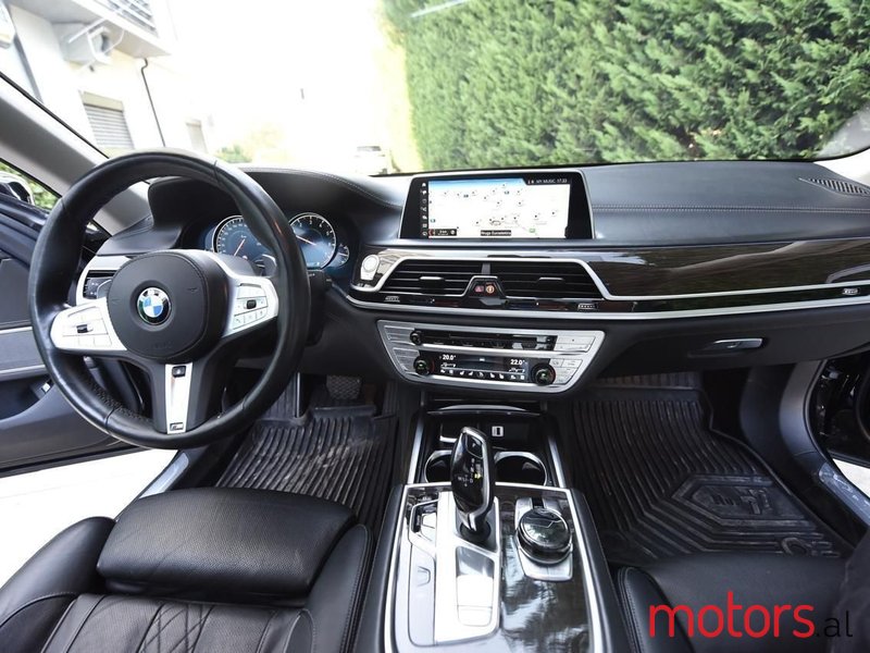 2017' BMW 750 photo #5