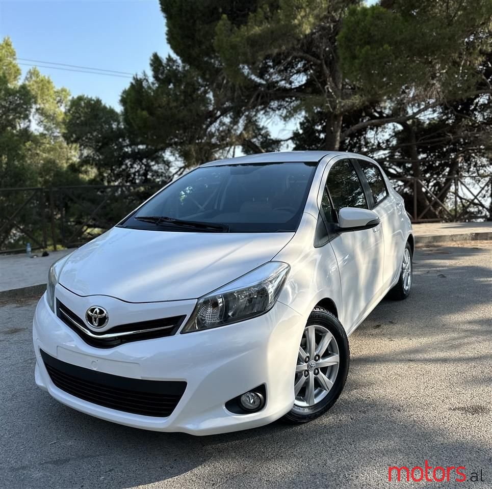 2014' Toyota Yaris photo #1