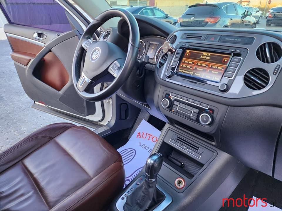 2012' Volkswagen Tiguan photo #4
